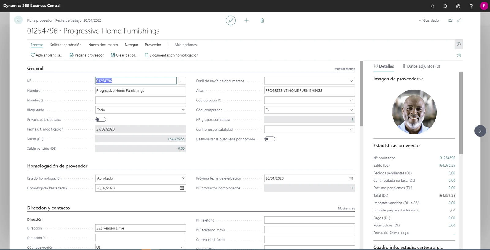 Ficha de proveedor en Business Central con el bloque de homologación de dvquality: estado, homologado hasta fecha, próxima evaluación y número de productos homologados